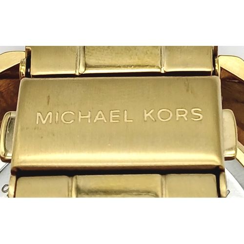 663 - A MICHAEL KORS, GOLD TONE, CHRONOGRAPH, BRACELET WATCH. IN FULL WORKING ORDER. NEW BATTERY FITTED RE... 