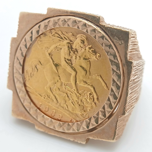 37 - A 1982 HALF SOVEREIGN COIN SET IN A 9K GOLD RING .      13.5gms TOTAL WEIGHT            SIZE Q/R