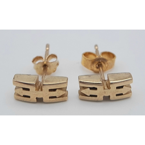 656 - A Pair of 9K Yellow Gold Arrow Stud Earrings. 9mm x 4mm, 1.7g total weight. Ref: SH9044H