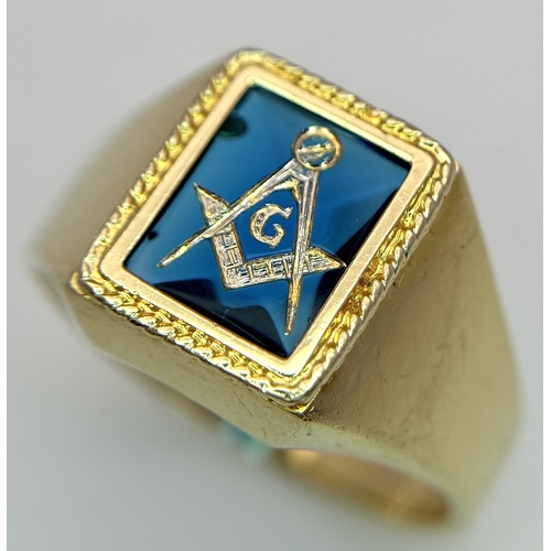 1181 - A 14K Yellow Gold and Blue Stone Gents Masonic Signet Ring. Size T. 6.45g. Ref: 27614.