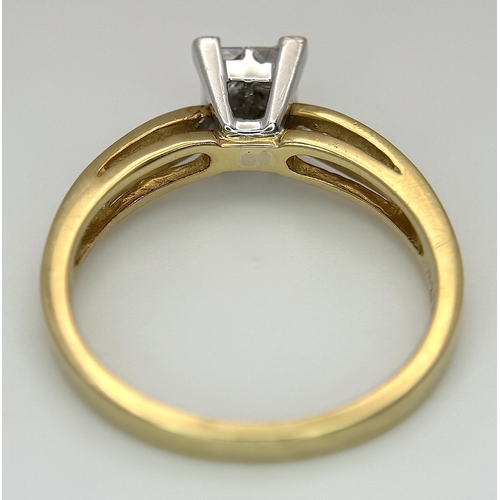 1250 - An 18K Yellow Gold Princess Cut Diamond Ring. A quartet of Princess cut diamonds of 0.60ctw having G... 
