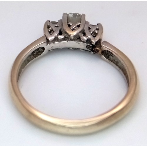 23 - A 18K GOLD VINTAGE 3 STONE DIAMOND RING WITH PLATINUM SETTING .    4.4gms    size O   .45cwt