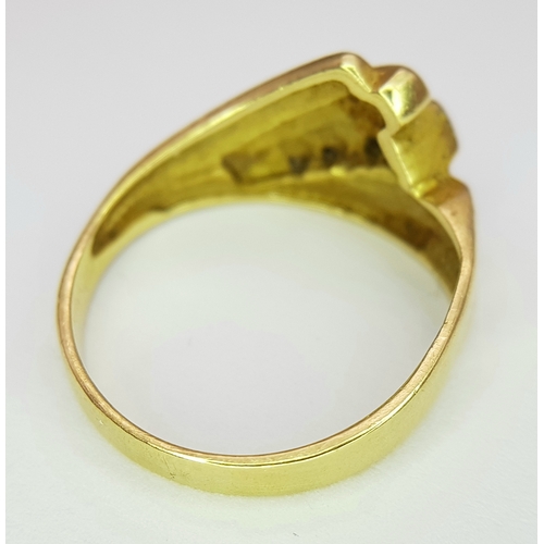 47 - An 18K Yellow Gold White Stone Swirl Ring. Size L. 4g.