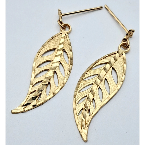 619 - A PAIR 9K GOLD EARRINGD IN LEAF FORM .    1.2gms