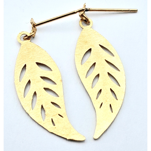 619 - A PAIR 9K GOLD EARRINGD IN LEAF FORM .    1.2gms