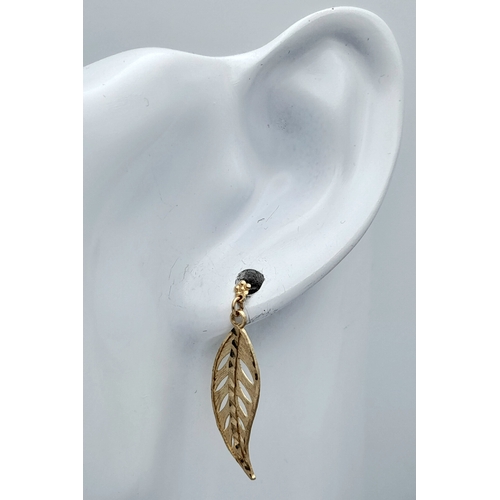 619 - A PAIR 9K GOLD EARRINGD IN LEAF FORM .    1.2gms