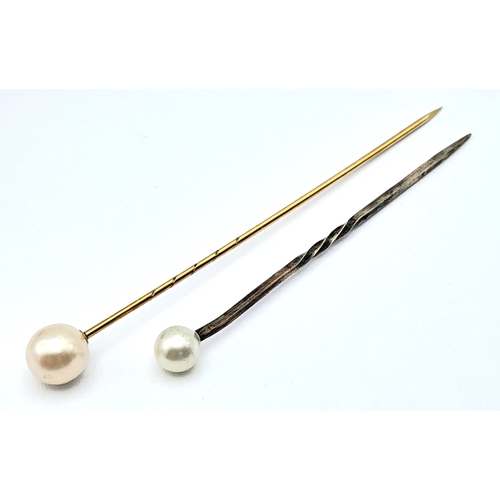 626 - 2 VINTAGE PEARL STICK PINS , 1 IN GOLD AND THE OTHER SILVER .