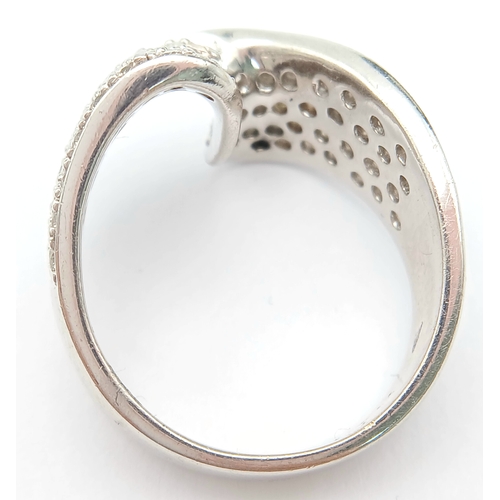 1258 - A 9K WHITE GOLD, DIAMOND SET, FANCY WAVE DESIGN RING. 1.25 CTW. 7.6G, SIZE N/O. SPSA 1002