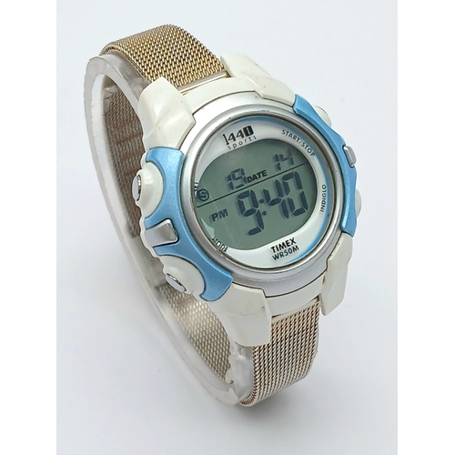 1203 - A CASIO, BLACK RUBBER STRAP WATCH. IN FULL WORKING ORDER. S/A 1602 - 3