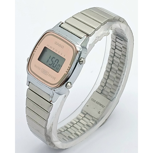 1217 - A VINTAGE, DIGITAL CASIO STEEL BRACELET WATCH. MODEL 3191. IN WORKING ORDER. S/A 1602 - 5