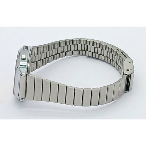 1217 - A VINTAGE, DIGITAL CASIO STEEL BRACELET WATCH. MODEL 3191. IN WORKING ORDER. S/A 1602 - 5