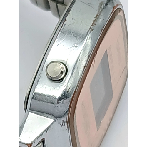 1217 - A VINTAGE, DIGITAL CASIO STEEL BRACELET WATCH. MODEL 3191. IN WORKING ORDER. S/A 1602 - 5