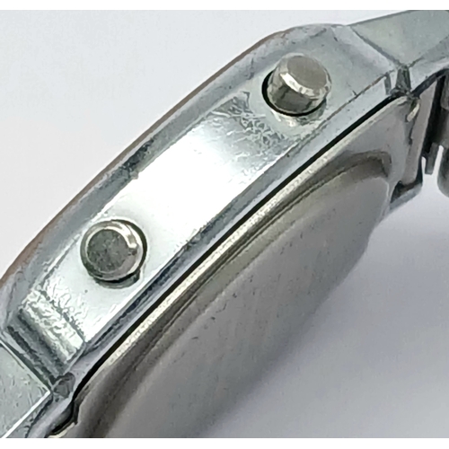 1217 - A VINTAGE, DIGITAL CASIO STEEL BRACELET WATCH. MODEL 3191. IN WORKING ORDER. S/A 1602 - 5