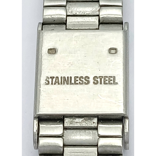 1217 - A VINTAGE, DIGITAL CASIO STEEL BRACELET WATCH. MODEL 3191. IN WORKING ORDER. S/A 1602 - 5