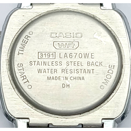 1217 - A VINTAGE, DIGITAL CASIO STEEL BRACELET WATCH. MODEL 3191. IN WORKING ORDER. S/A 1602 - 5