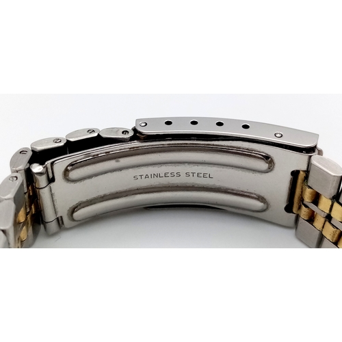 640 - A Stylish Longines Quartz Ladies Watch. Two tone stainless steel bracelet and case - 33mm. White dia... 