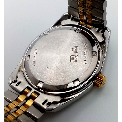 640 - A Stylish Longines Quartz Ladies Watch. Two tone stainless steel bracelet and case - 33mm. White dia... 