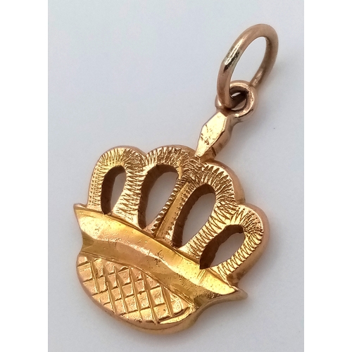 653 - AN 18K GOLD CROWN CHARM OR PENDANT .   3gms