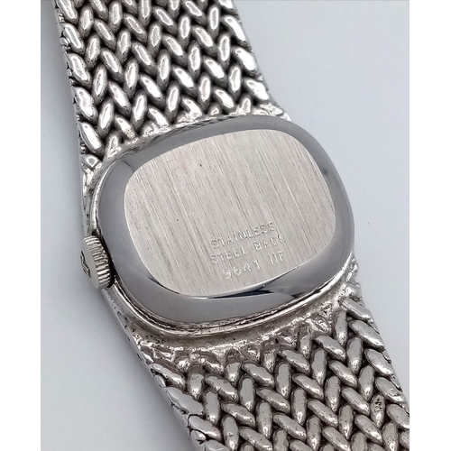 1197 - A Vintage Girard-Perregaux Mechanical Ladies Watch. Stainless steel mesh bracelet and integrated cas... 