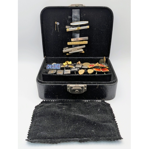 1226 - A Collection of Vintage Tie Pins, clips and cufflinks. Comes in a presenation case.