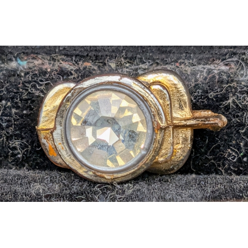 1226 - A Collection of Vintage Tie Pins, clips and cufflinks. Comes in a presenation case.