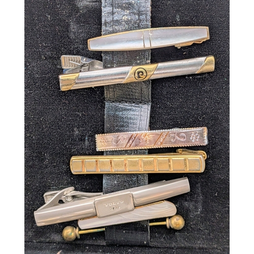 1226 - A Collection of Vintage Tie Pins, clips and cufflinks. Comes in a presenation case.