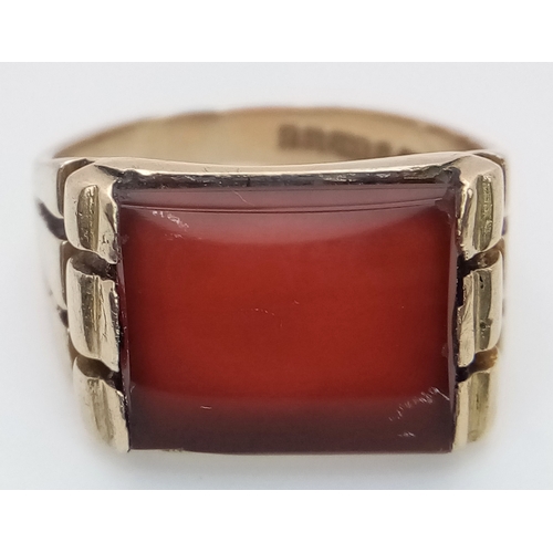 541 - A Vintage 9K Yellow Gold Carnelian Signet Ring. Size N. 5.4g.
