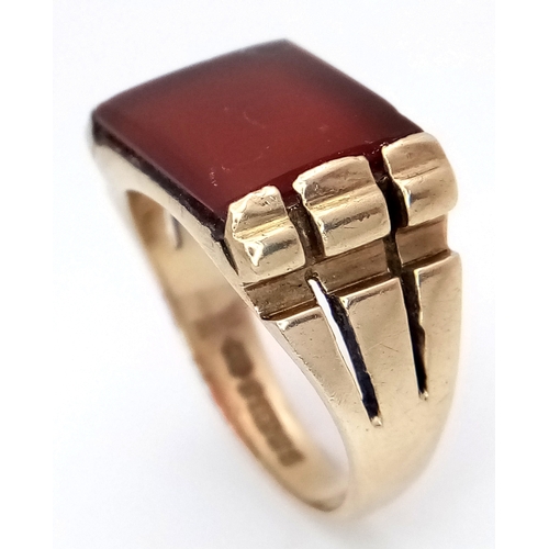 541 - A Vintage 9K Yellow Gold Carnelian Signet Ring. Size N. 5.4g.