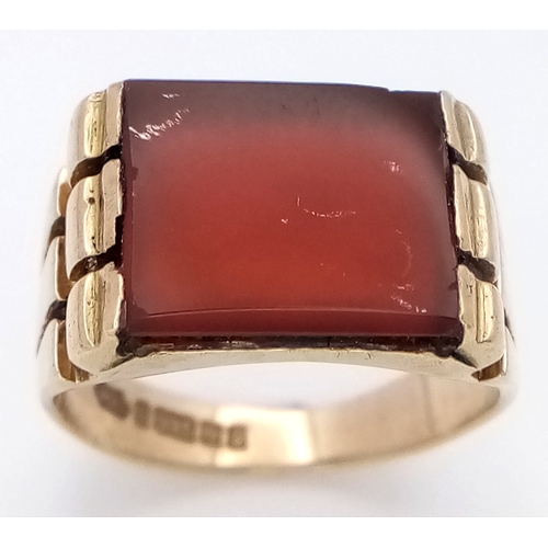 541 - A Vintage 9K Yellow Gold Carnelian Signet Ring. Size N. 5.4g.