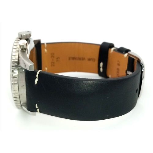 289 - A Breitling Navitimer Chronograph Automatic Gents Watch. Model 806. Black leather strap. Stainless s... 