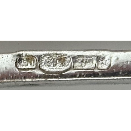 528 - A 9K Yellow and White Gold Twist Link Bracelet. 19cm. 6.05g.