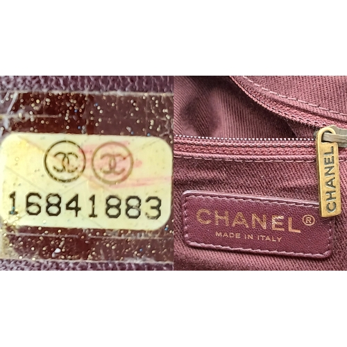 19 - A Chanel Glazed Calfskin Stingray Bindi CC Accordion Shoulder Bag. Brown glazed calfskin leather ext... 