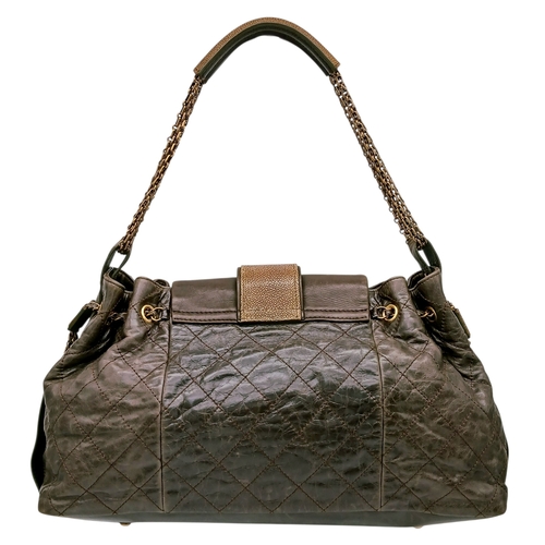 19 - A Chanel Glazed Calfskin Stingray Bindi CC Accordion Shoulder Bag. Brown glazed calfskin leather ext... 