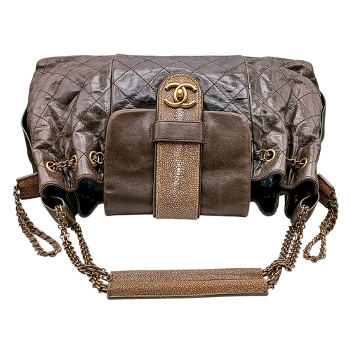19 - A Chanel Glazed Calfskin Stingray Bindi CC Accordion Shoulder Bag. Brown glazed calfskin leather ext... 
