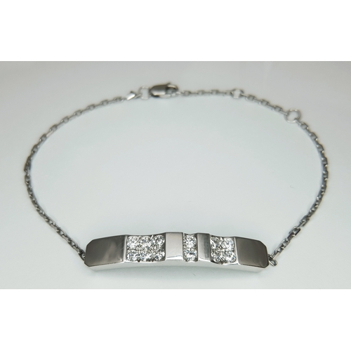 20 - A DE BEERS, 18K WHITE GOLD, DIAMOND SET BRACELET. 0.60CT WEIGHT. TOTAL WEIGHT 8.8G. A/S RED 1007
