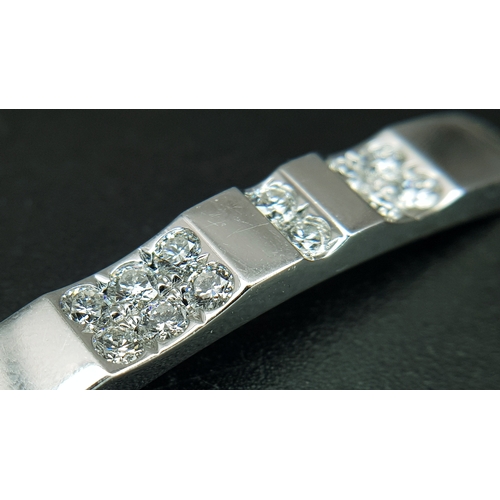 20 - A DE BEERS, 18K WHITE GOLD, DIAMOND SET BRACELET. 0.60CT WEIGHT. TOTAL WEIGHT 8.8G. A/S RED 1007