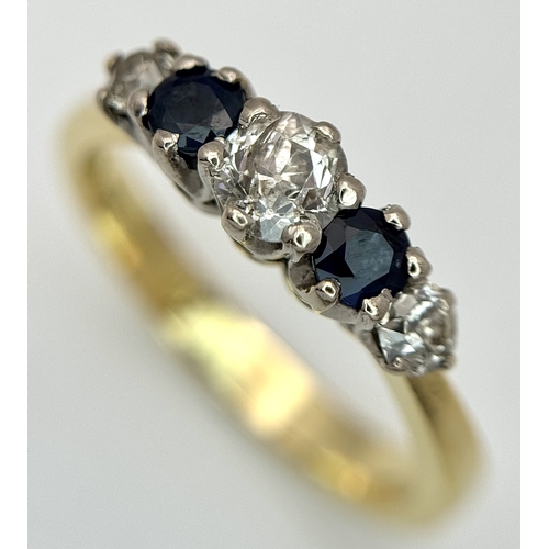 509 - AN 18K YELLOW GOLD, DIAMOND AND SAPPHIRE SET, 5 STONE RING. 0.50CT WEIGHT. TOTAL WEIGHT 4.1G, SIZE N... 
