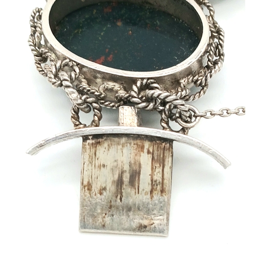 510 - An Elegant and Unique Vintage or Older Silver and Bloodstone Bracelet- Circa
18.5 to 19cm Length. Th... 