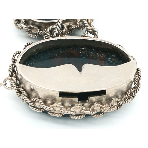 510 - An Elegant and Unique Vintage or Older Silver and Bloodstone Bracelet- Circa
18.5 to 19cm Length. Th... 