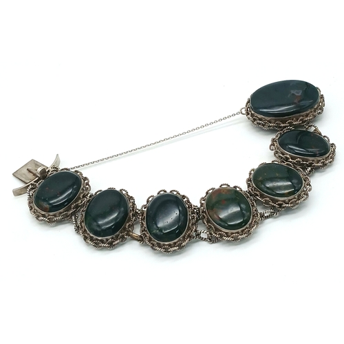 510 - An Elegant and Unique Vintage or Older Silver and Bloodstone Bracelet- Circa
18.5 to 19cm Length. Th... 