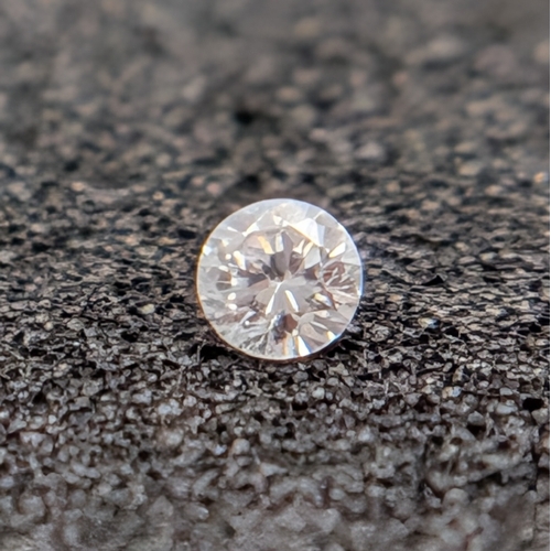 523 - A PARCEL OF NATURAL ROUND BRILLIANT CUT DIAMONDS. 1.02CT WEIGHT. ABSC 2003
