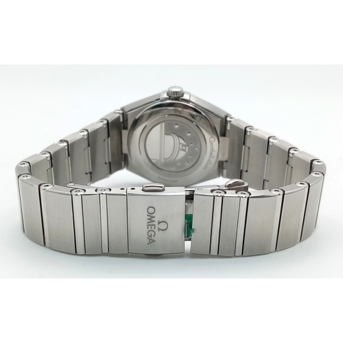522 - An Omega Constellation Quartz Ladies Watch. Model 13110886060002. Stainless steel bracelet and case ... 