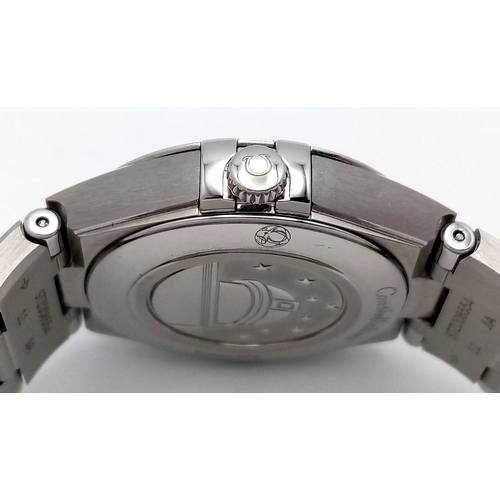 522 - An Omega Constellation Quartz Ladies Watch. Model 13110886060002. Stainless steel bracelet and case ... 