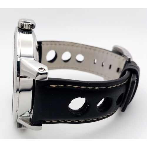 1205 - A Glycine Airman 7 Crosswise Automatic Gents Watch. Model 3841. Black silicone and leather strap. La... 