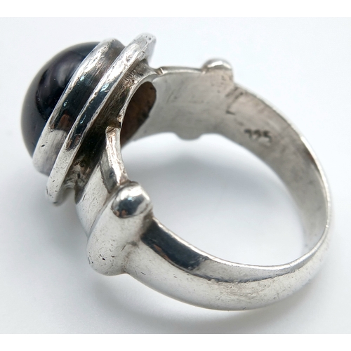 546 - Vintage SILVER RING with ALMANDINE GARNET CABOCHON in a ‘PLANET’ Mount. Size N 1/2. Really Impressiv... 