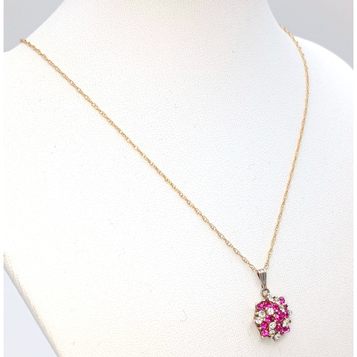 1160 - A charming 9k gold chain and a 925 silver floral pendant. 
The pendant is designed in a floral clust... 