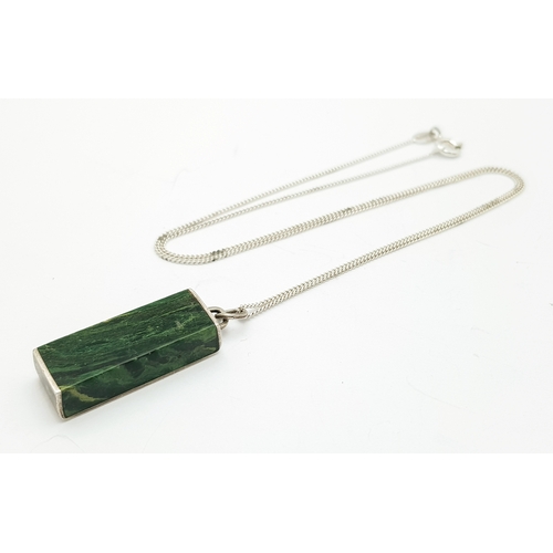 49 - A vintage 925 silver banded Agate pendant on a silver necklace. Total weight 8.3G. Total length 46cm... 