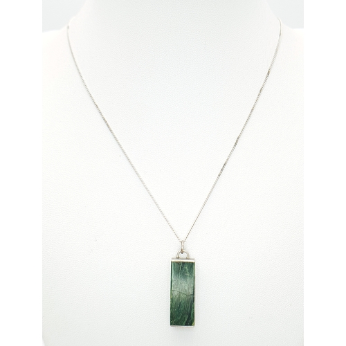 49 - A vintage 925 silver banded Agate pendant on a silver necklace. Total weight 8.3G. Total length 46cm... 