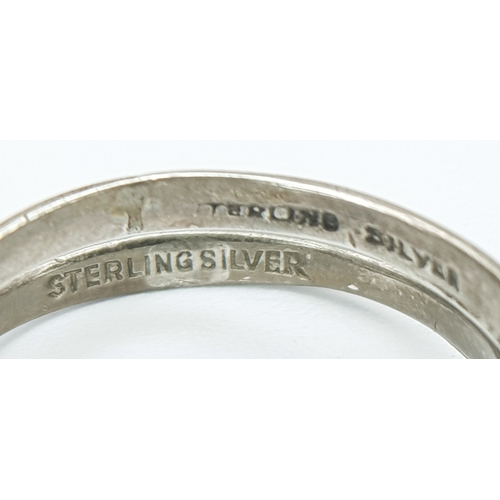 136 - 2X small sterling silver band rings. Total weight 2.3G. Size I