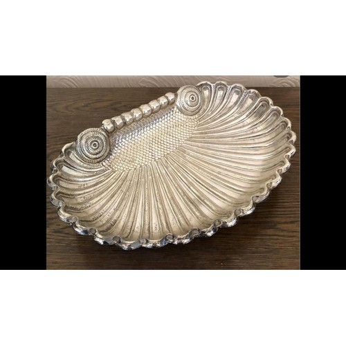 505 - A Stunning 20th Century Large Sterling Silver Shell Basin Dish/Bowl. Circa 1960s. Marked sterling. 4... 